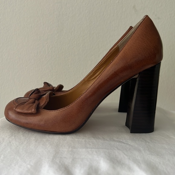 Max Studio All Leather Heels - Picture 4 of 8